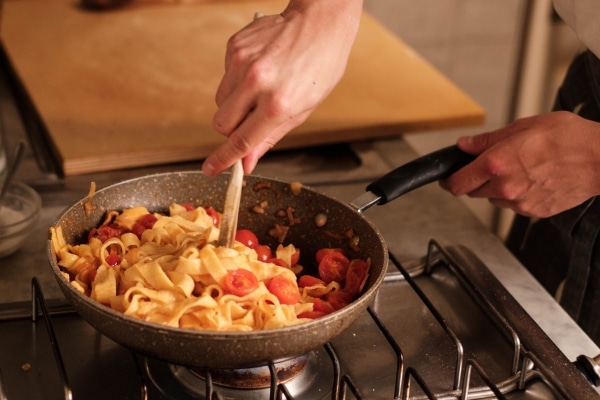 Cooking Habits That Are Making Your Food Toxic