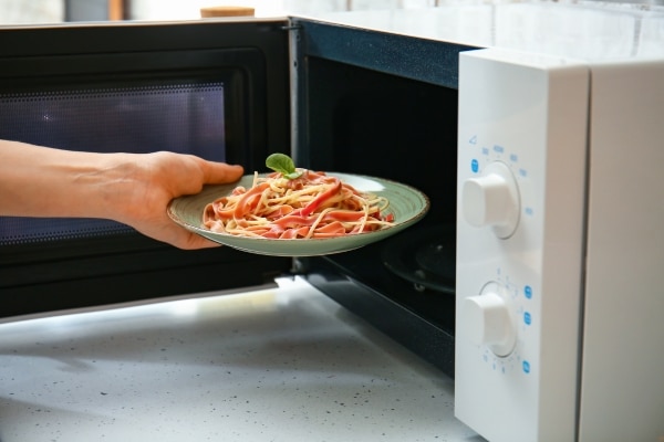 Cooking Habits That Are Making Your Food Toxic